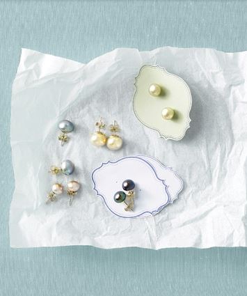 5 Tests Your Bridesmaids’ Gifts Should Pass 1 Honora Pearl Earrings